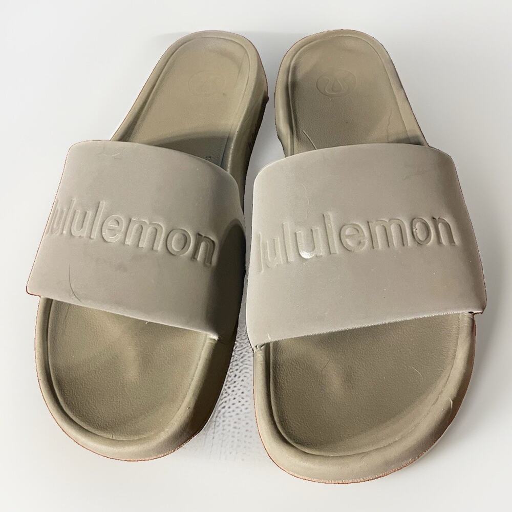 Lululemon Women’s Restfeel Slide Graphic Silver / Gray Sandal Shoe Size 10
